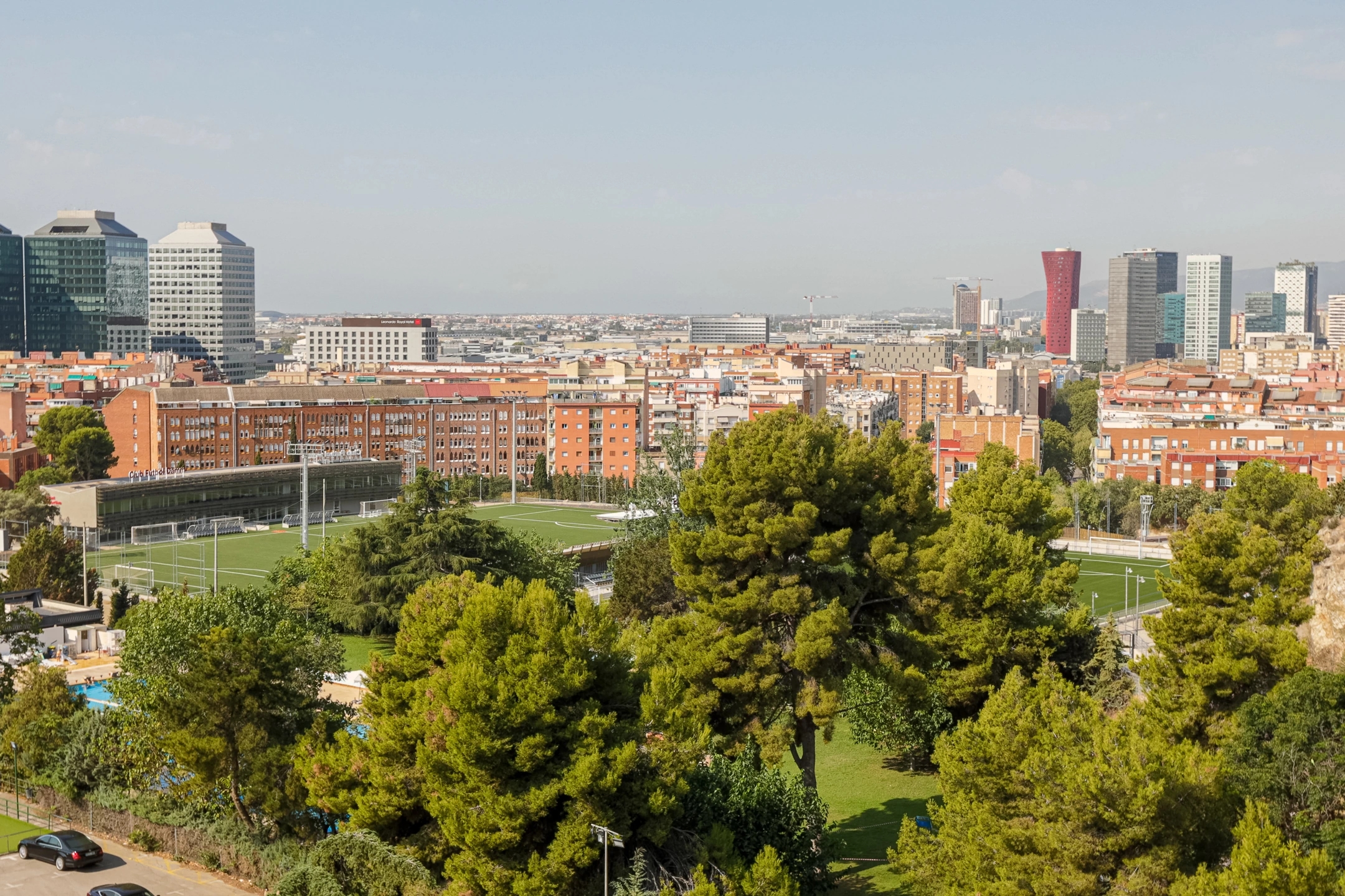 Exteriores de Club de futbol Damm en Montjuïc, Barcelona