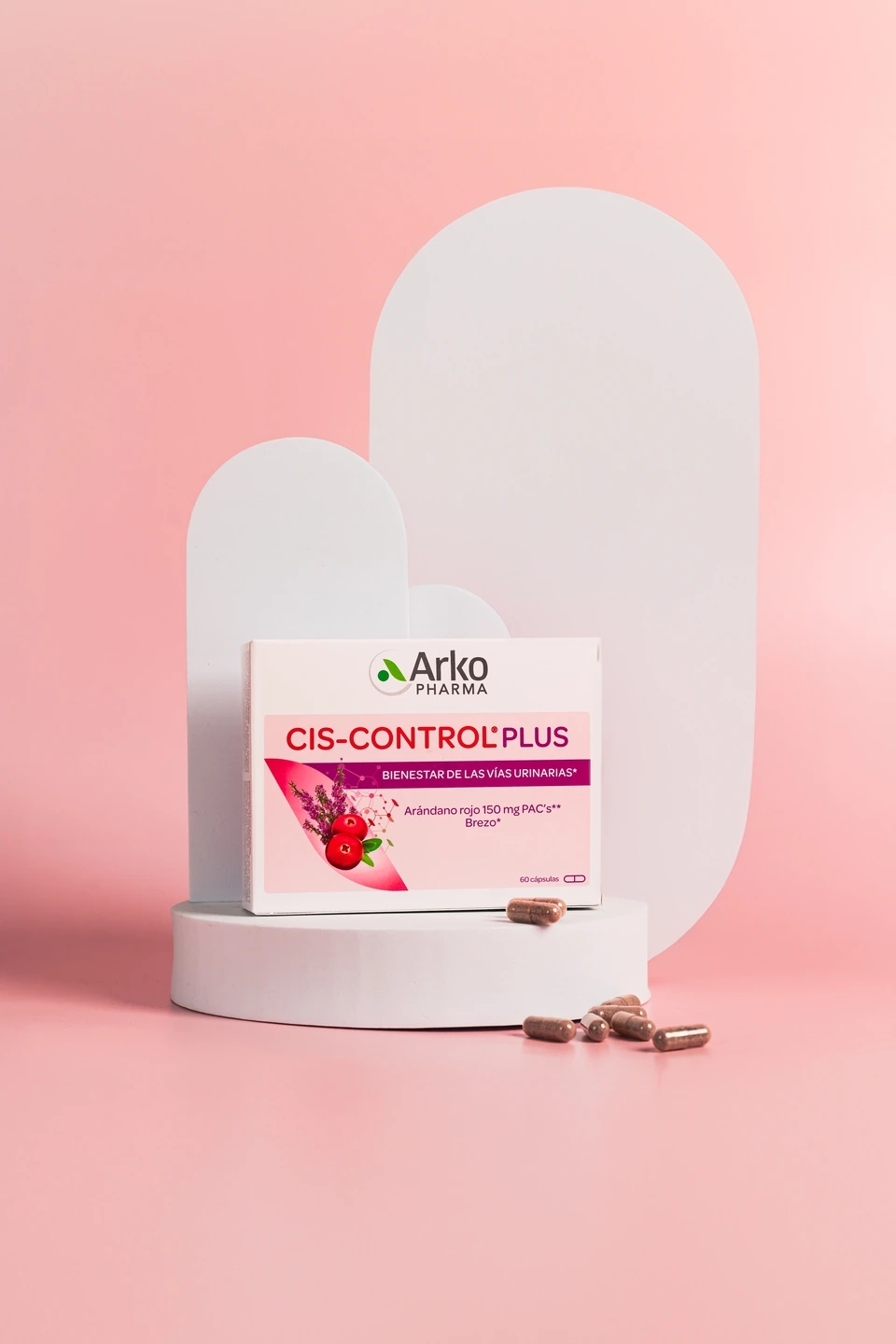Cis-control en fondo rosa, producto de la farmacéutica Arkopharma para una sesión fotográfica creativa en Madrid.