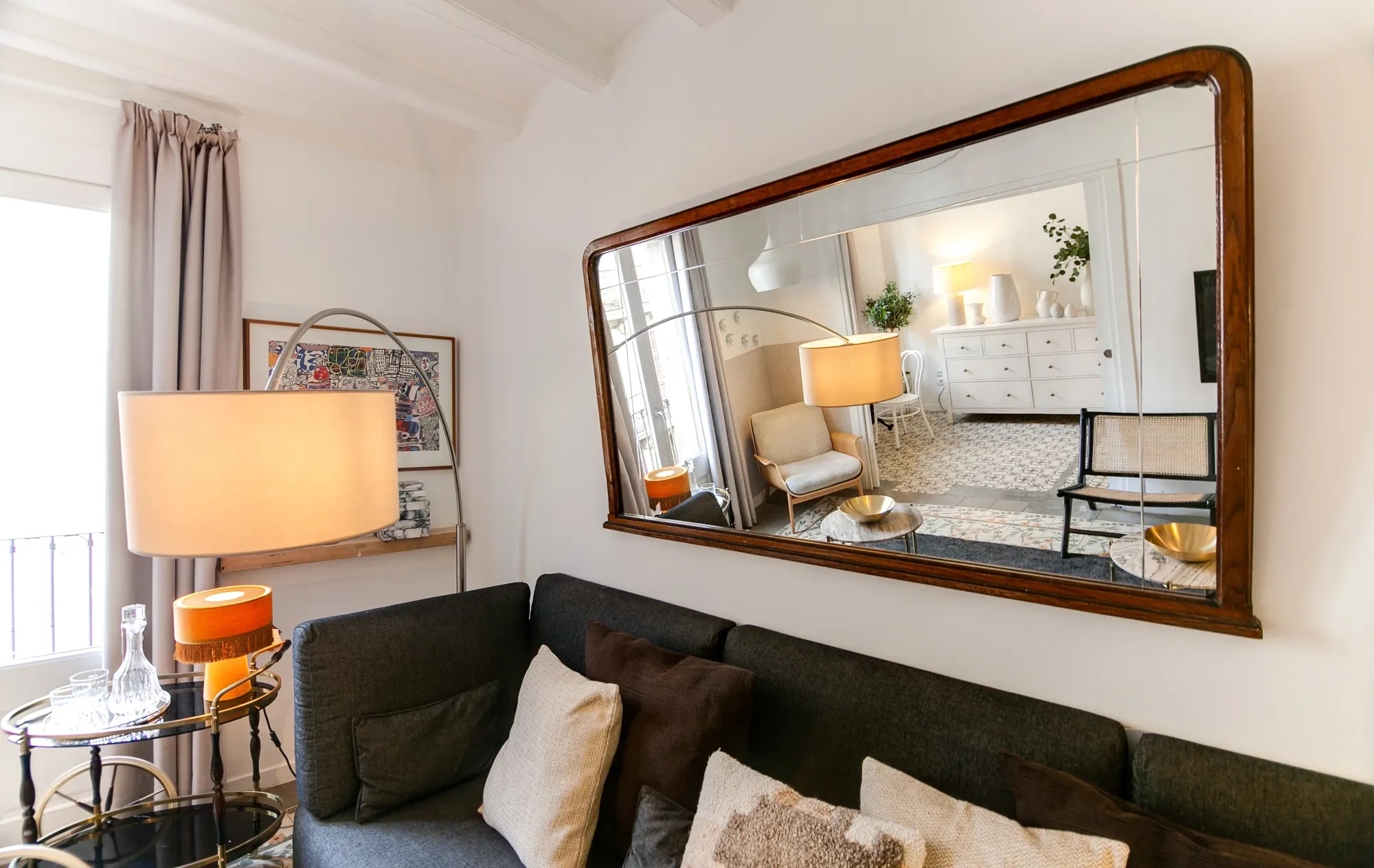 Comedor de un apartamento de Enville en Barcelona. Estilo lujoso y elegante.