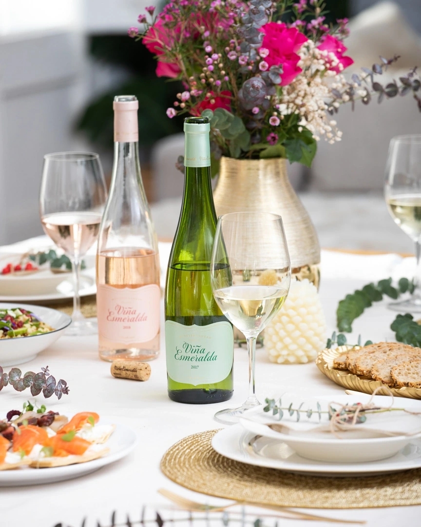 Sesión de fotos creativa de Viña Esmeralda y Viña Esmeralda rosé. Bodegas torres