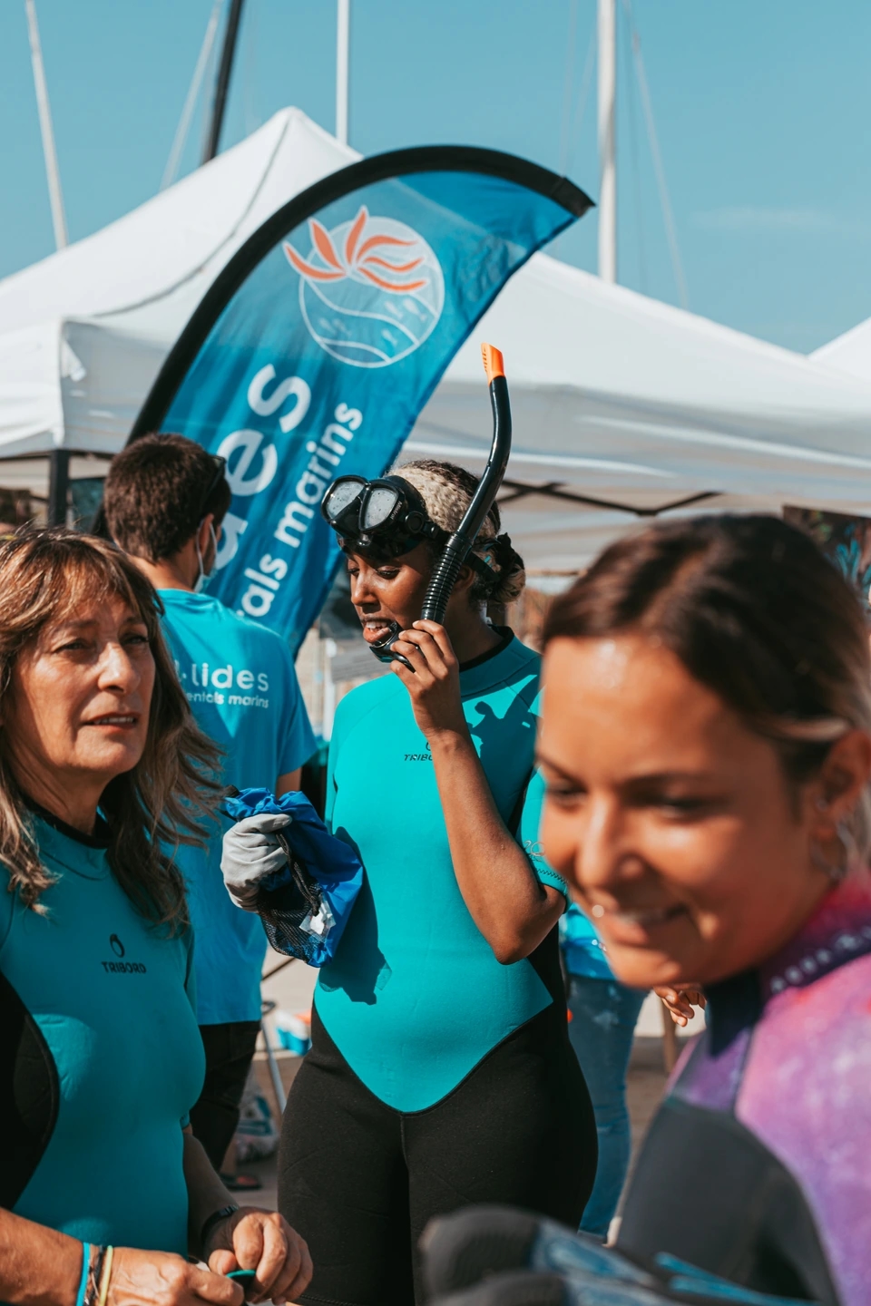 Actividad de la asociación anel·lides durante el evento de la Regatta Iomramh, regata irlandesa anual de St. Patrick’s Day en el puerto de Barcelona.