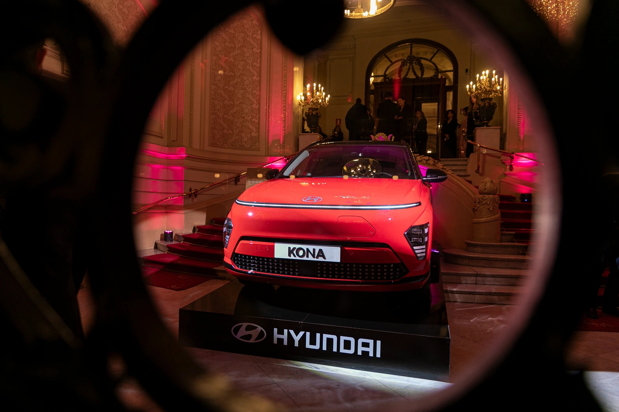 Hyundai ionic posando en el casino de Madrid. La revista Woman premia el talento femenino en su IX Edición de los Premios Woman. Prensa ibérica.