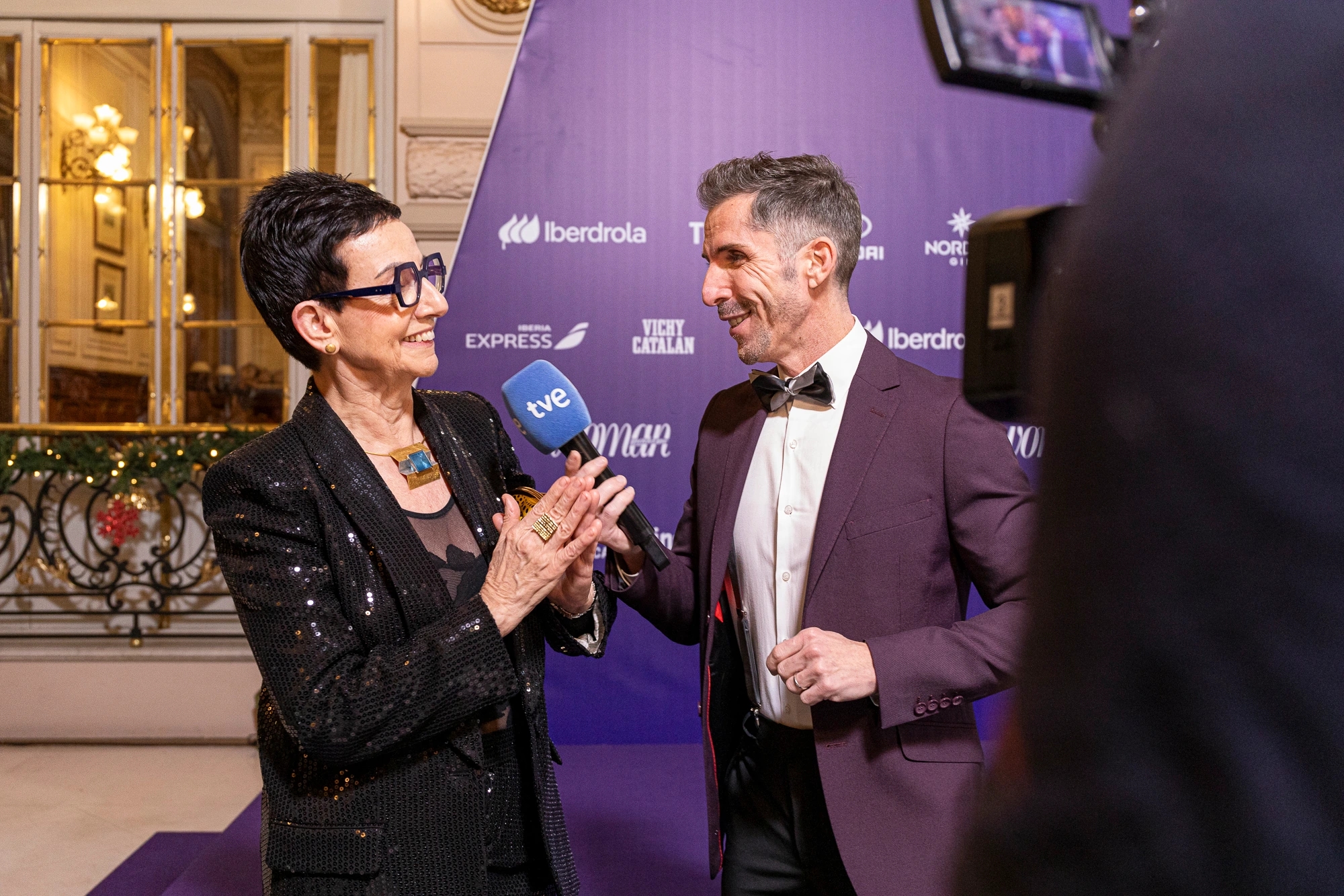 Carme Ruscalleda en una entrevista de TVE posando en el casino de Madrid. La revista Woman premia el talento femenino en su IX Edición de los Premios Woman. Prensa ibérica.