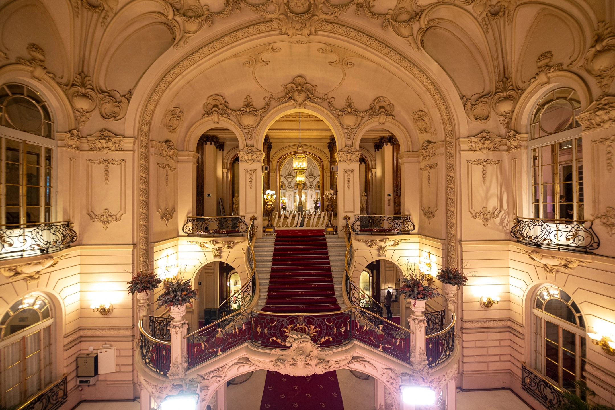 Interior del Casino de Madrid. La revista Woman premia el talento femenino en su IX Edición de los Premios Woman. Prensa ibérica.