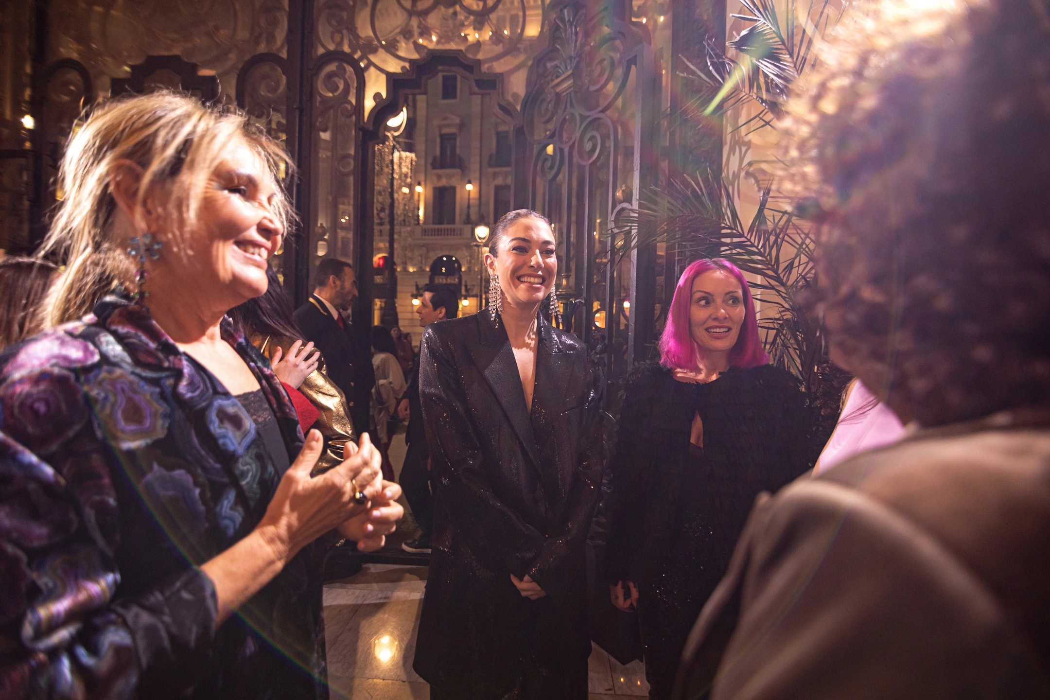Blanca Suárez entrando en el casino de Madrid. La revista Woman premia el talento femenino en su IX Edición de los Premios Woman. Prensa ibérica.