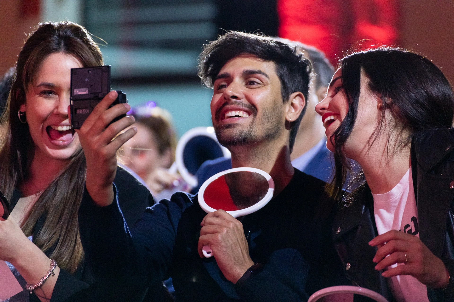 Fotografías de evento para Vogue España y Allergan Belleza con influencers top en colaboración con Condé Nast. En la fotografía aparece Patry Jordán riéndose con su novio mientas se graban.