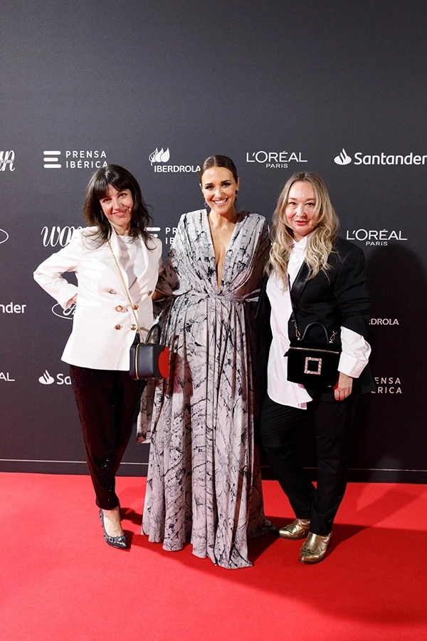 Paula Echevarría y Mayka Sánchez, directora de Woman posando en el casino de Madrid. La revista Woman premia el talento femenino en su IX Edición de los Premios Woman. Prensa ibérica.