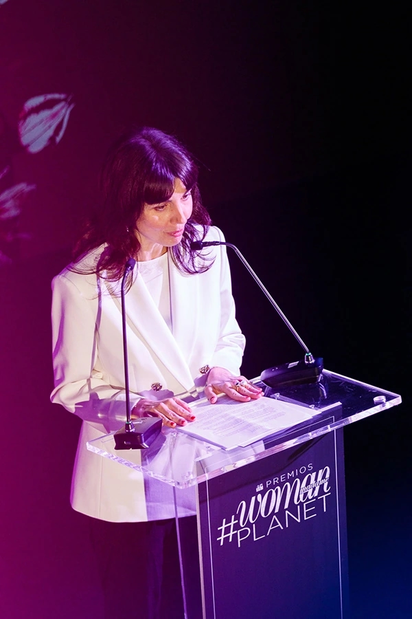 Mayka Sánchez posando en el casino de Madrid. La revista Woman premia el talento femenino en su IX Edición de los Premios Woman. Prensa ibérica.