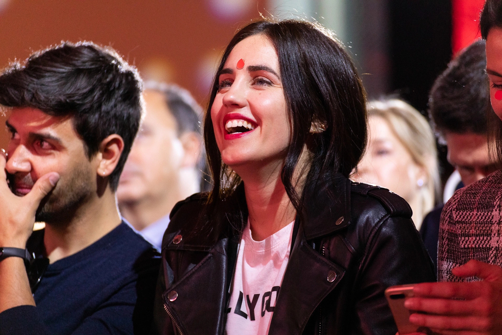 Fotografías de evento para Vogue España y Allergan Belleza con influencers top en colaboración con Condé Nast. En la foto aparece Patry Jordan sonriendo con una pegatina en la frente en el Museo Marítimo de Barcelona