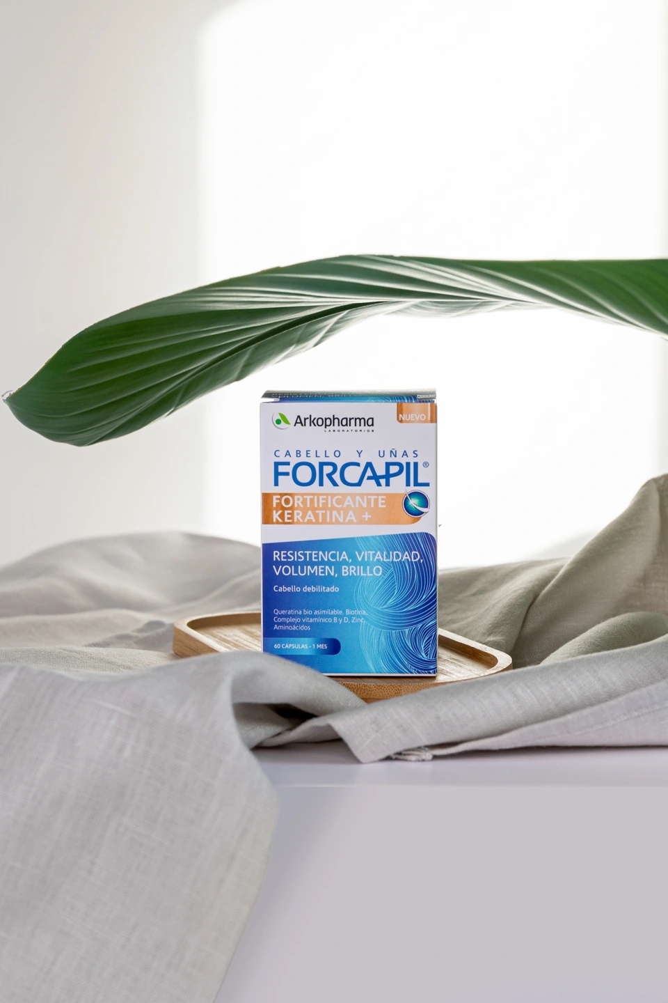 Pastillas anticaída de la marca Forcapil, producto de la farmacéutica Arkopharma para una sesión fotográfica creativa en Madrid.
