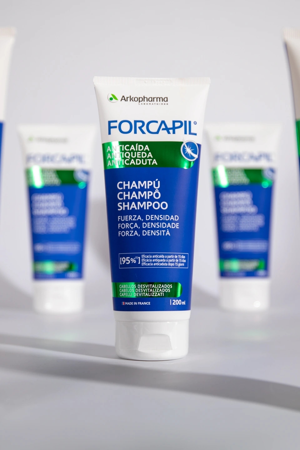 Campú anticaída de Forcapil, producto de la farmacéutica Arkopharma para una sesión fotográfica creativa en Madrid.