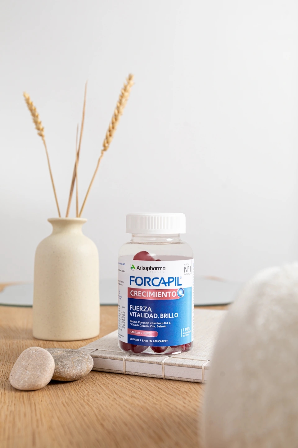 Gummies de crecimiento de la marca Forcapil, producto de la farmacéutica Arkopharma para una sesión fotográfica creativa en Madrid.
