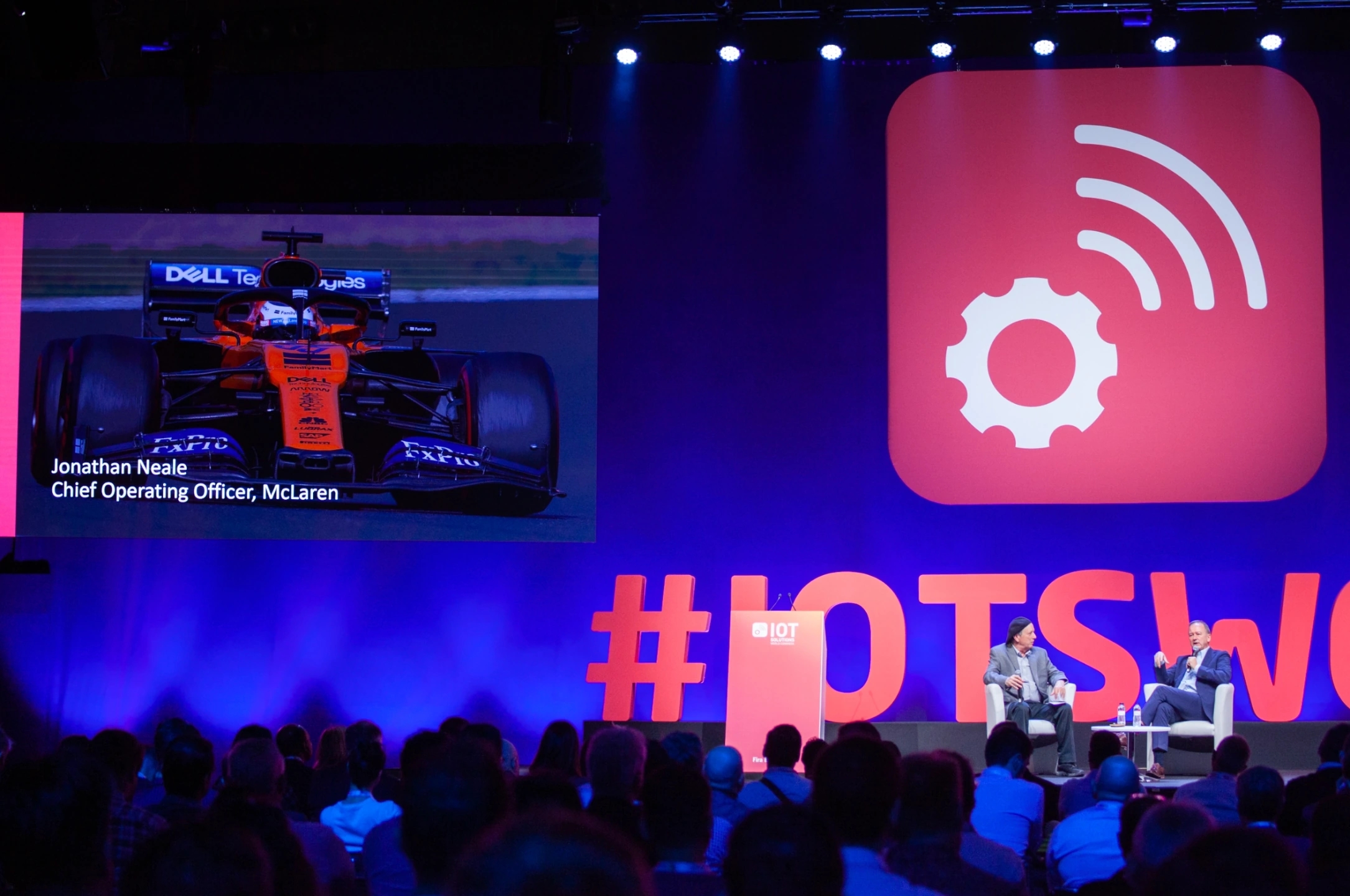 Conferencia de Jonathan Neale Chief Operating Officer, McLaren. Fotografía del evento IOT Solutions World Congress (IOTSWC) y Barcelona Cyber Security Congress en Fira de Barcelona.