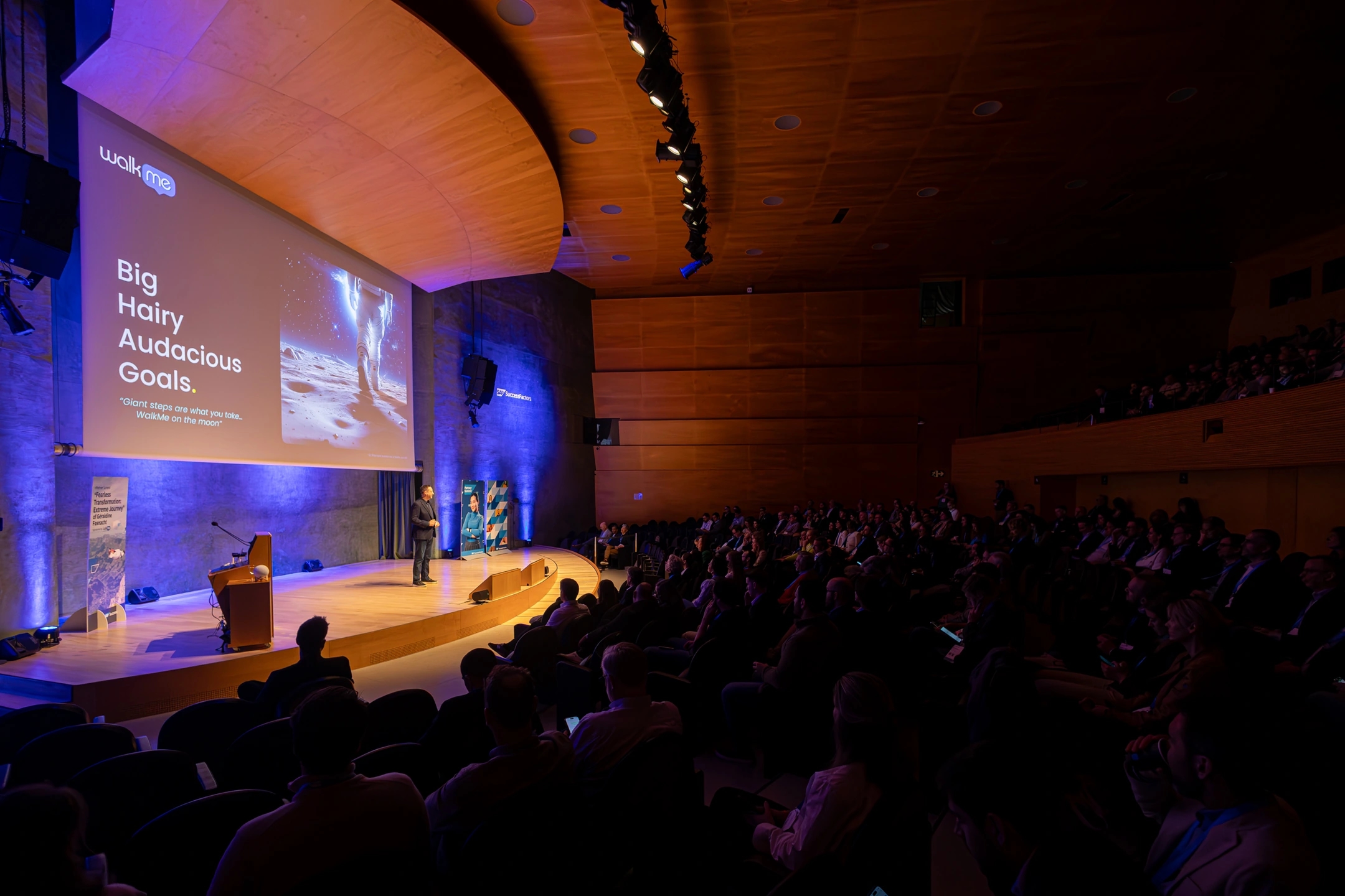 Conferencia de la empresa "Walk me" en el evento SAP Partner summit Barcelona 2025 en La illa Diagonal.