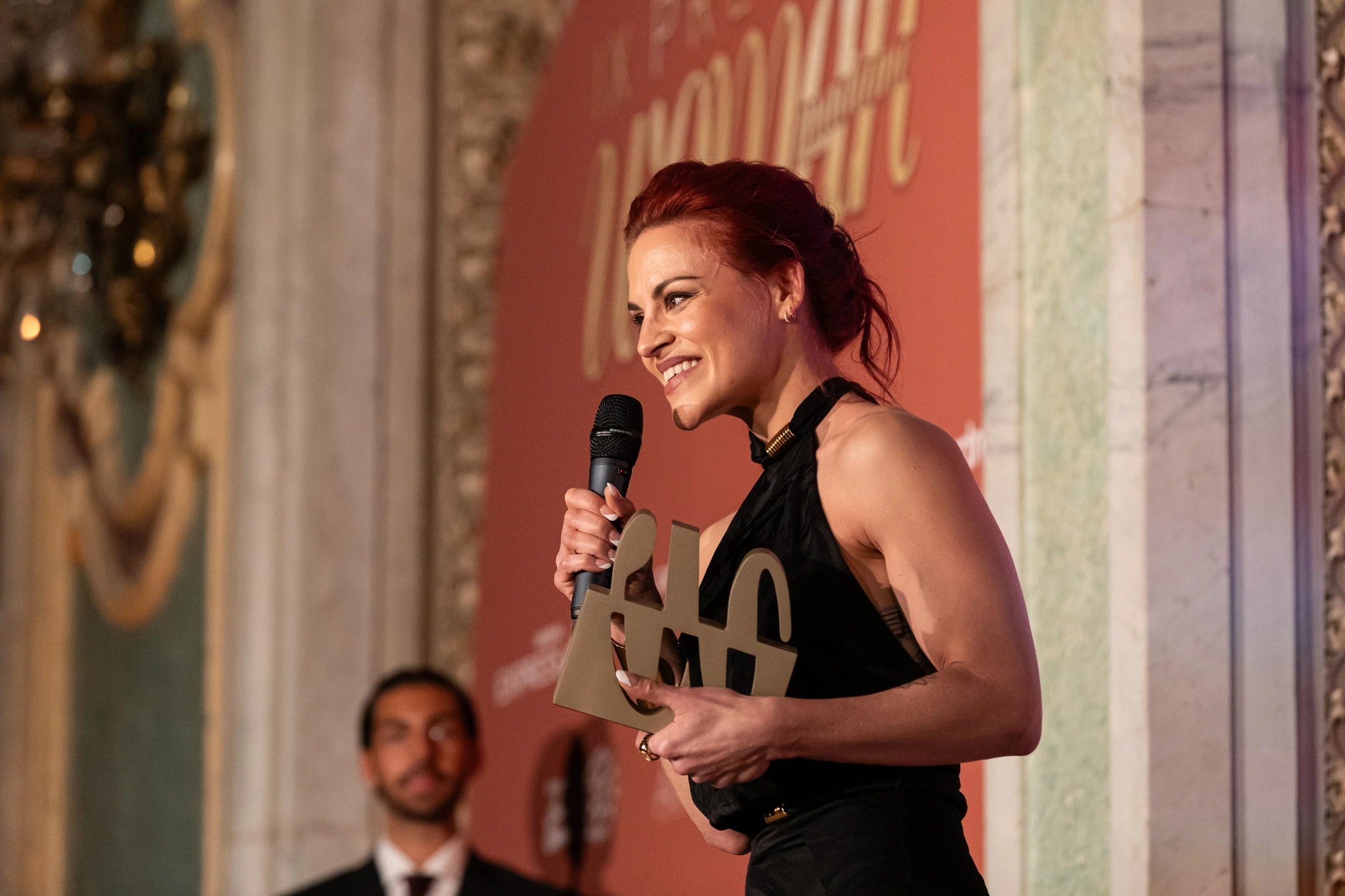 Paula Echevarría posando en el casino de Madrid. La revista Woman premia el talento femenino en su IX Edición de los Premios Woman. Prensa ibérica.
