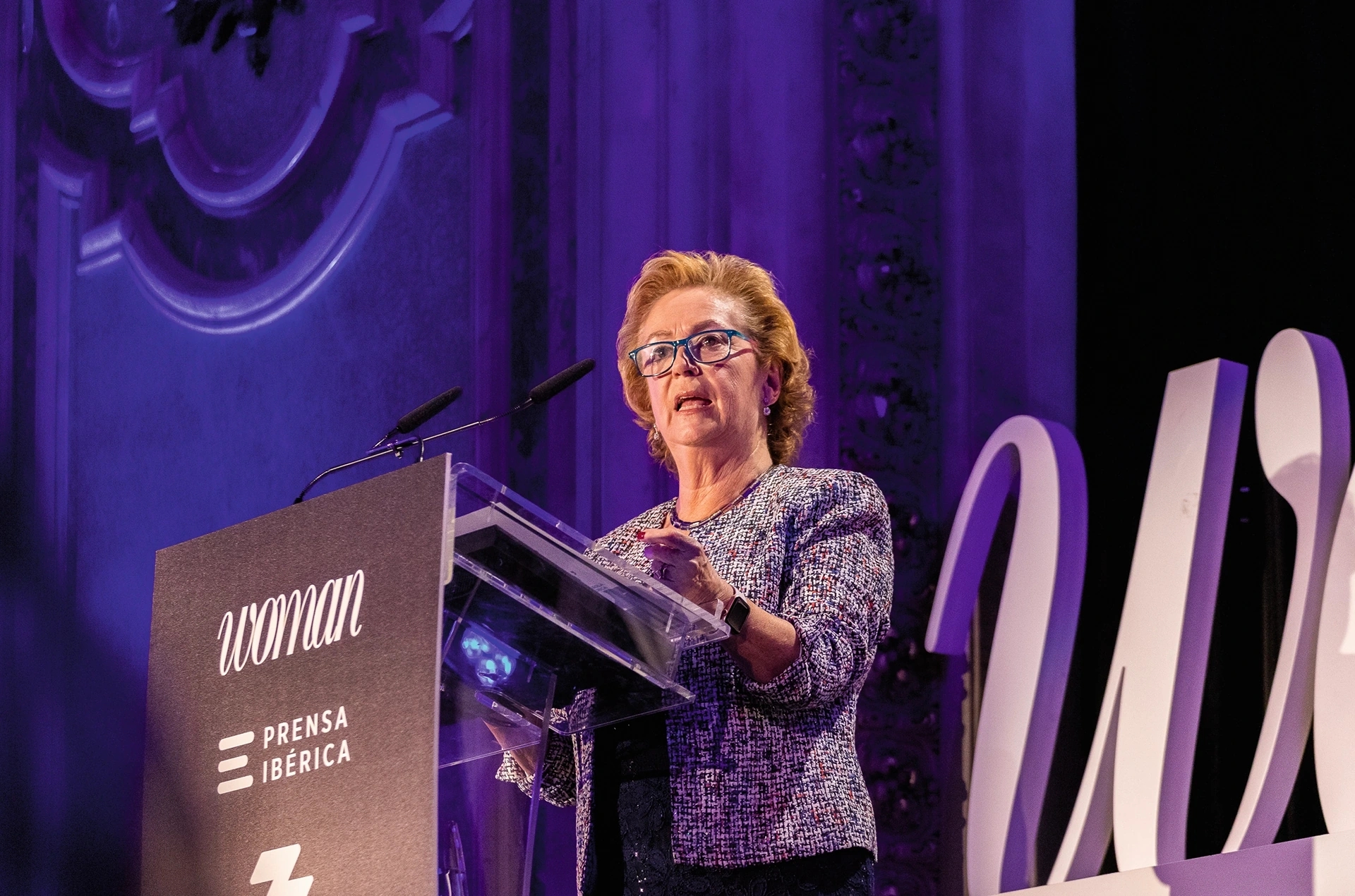 Arantza Sarasola posando en el casino de Madrid. La revista Woman premia el talento femenino en su IX Edición de los Premios Woman. Prensa ibérica.