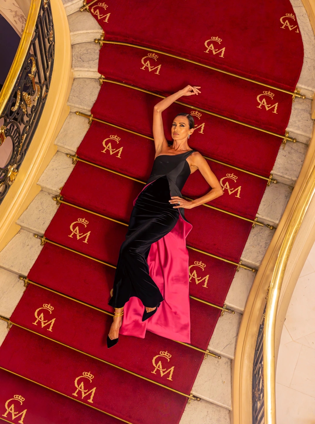 Nieves Álvarez posando en el casino de Madrid. La revista Woman premia el talento femenino en su IX Edición de los Premios Woman. Prensa ibérica.