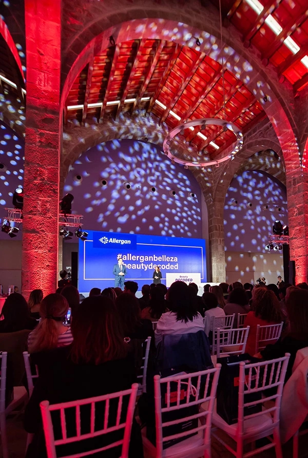 Fotografías de evento para Vogue España y Allergan Belleza con influencers top en colaboración con Condé Nast. En la foto se ve el espacio entero del Museo Marítimo de Barcelona