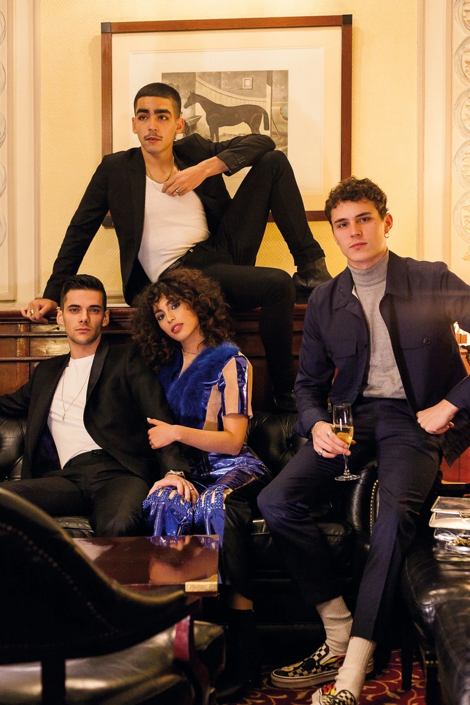 Grupo Élite de Netflix posando en el casino de Madrid. La revista Woman premia el talento femenino en su IX Edición de los Premios Woman. Prensa ibérica.